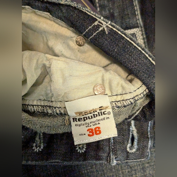 Rock And Republic. Blue Denim Jeans with Skull Embroidered Pockets, Button Fly. - Picture 12 of 12